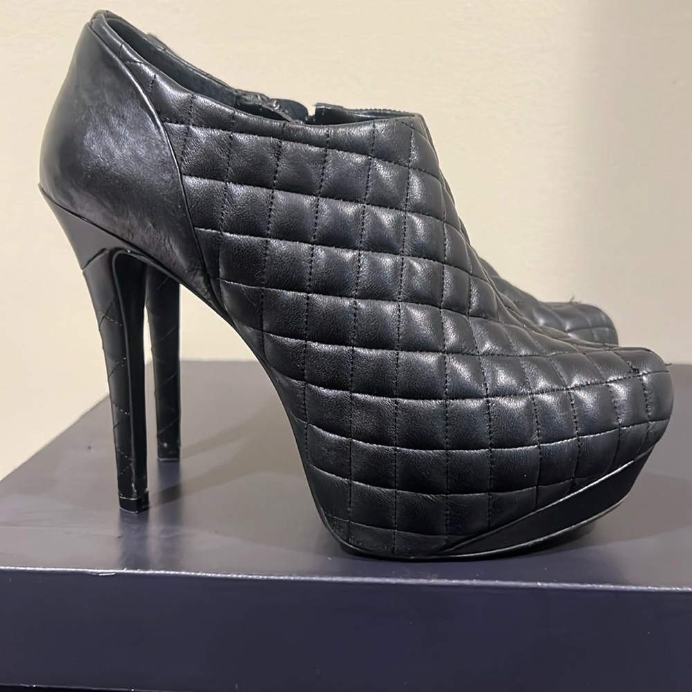 Gianni Bini size 7 Black Ankle boot shoe